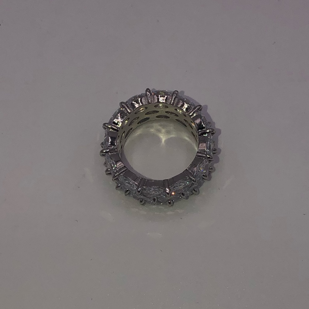 18ct Oval Triple Eternity Band - Picture 10 of 14